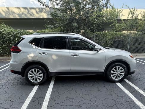 Used 2019 Nissan Rogue S w/ Special Edition Package FWD image 4