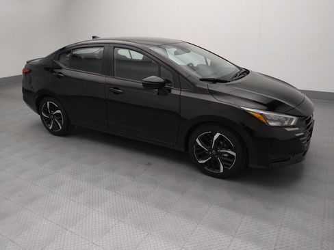 Used 2025 Nissan Versa SR image 11