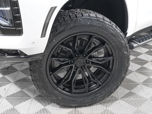 Used 2026 Chevrolet Tahoe Z71 w/ Comfort Package image 34