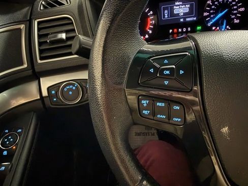 Used 2016 Ford Explorer XLT image 25