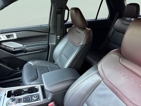 Used 2023 Ford Explorer Platinum w/ Technology Package AWD/4WD image 34