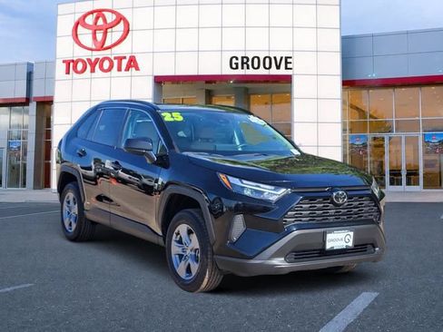 Used 2025 Toyota RAV4 LE AWD/4WD image 8