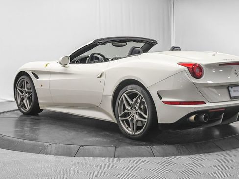 Used 2016 Ferrari California T image 6