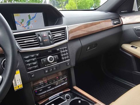 Used 2011 Mercedes-Benz E 350 Sedan image 35