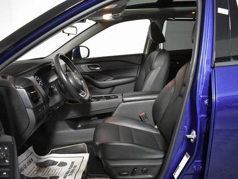 Used 2021 Nissan Rogue SV w/ Premium Package image 9