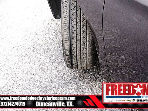 Used 2023 Chrysler Voyager LX image 43