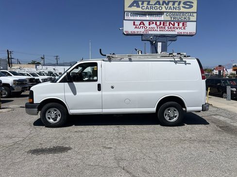 Used 2014 Chevrolet Express 2500 RWD image 2
