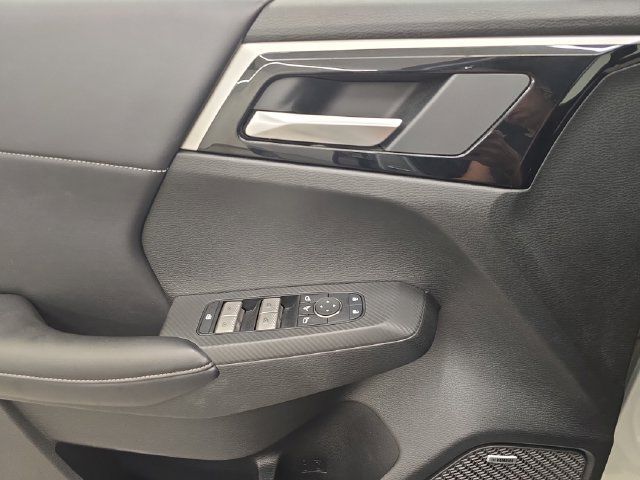 Used 2025 Mitsubishi Outlander AWD image 33