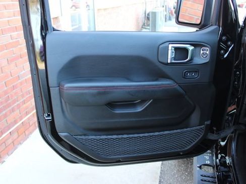 Used 2025 Jeep Wrangler Unlimited Rubicon AWD/4WD image 11