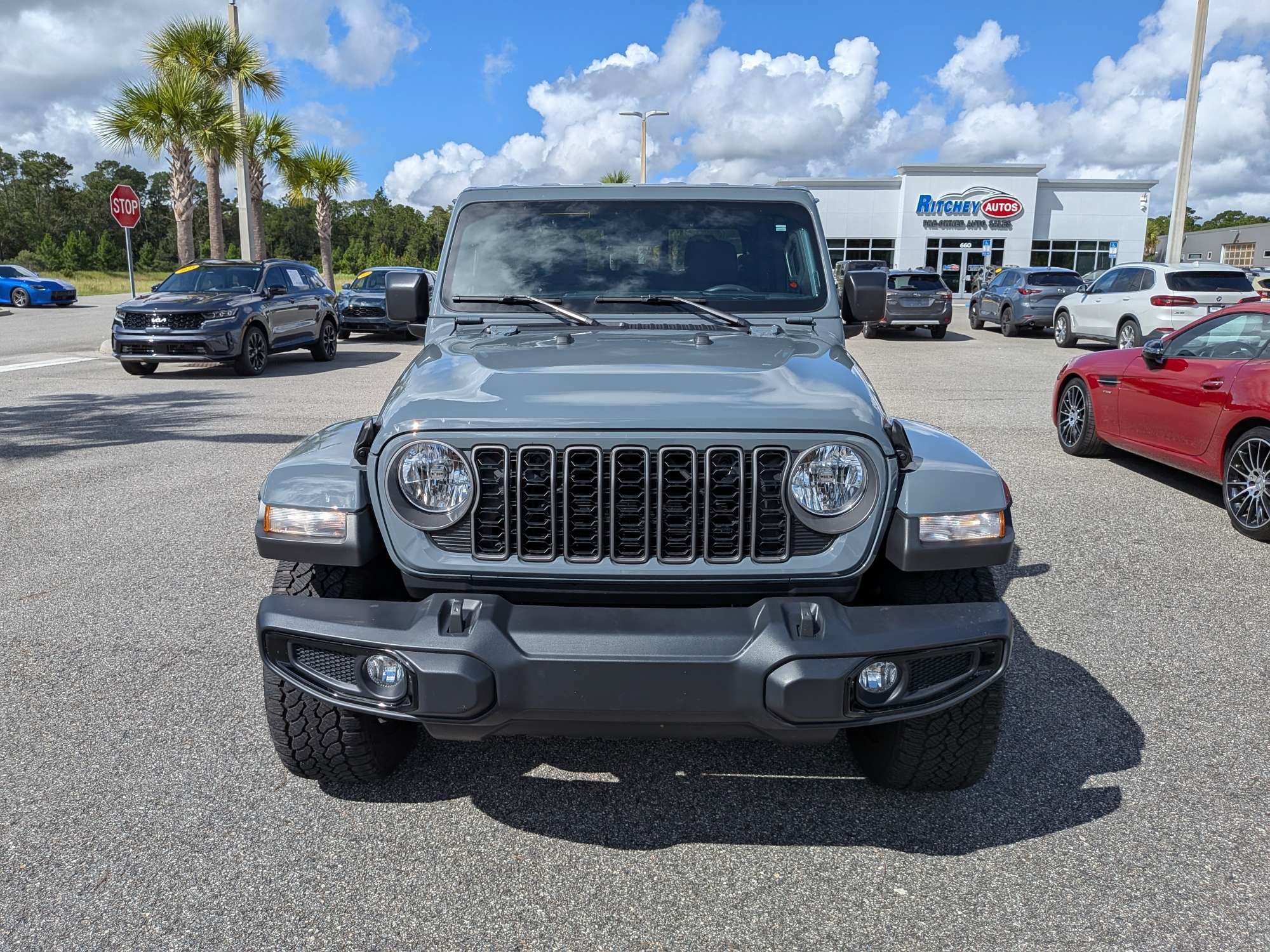 Used 2025 Jeep Gladiator Sport AWD/4WD image 9