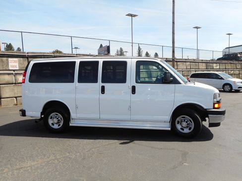 Used 2017 Chevrolet Express 3500 LT w/ LT Preferred Equipment Group image 6