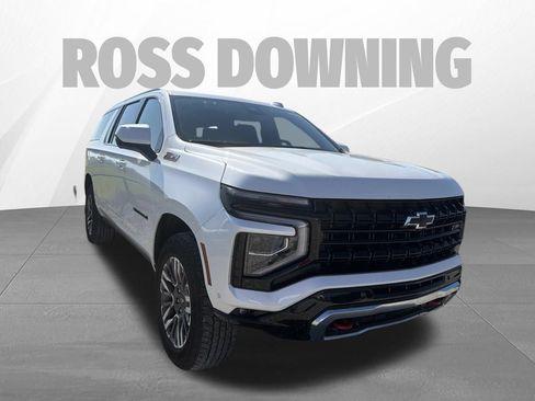 Used 2025 Chevrolet Suburban Z71 AWD/4WD image 3
