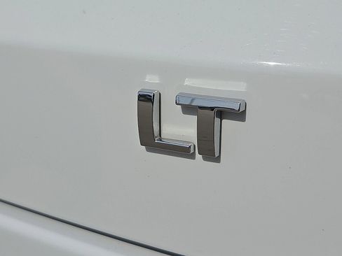 Used 2025 Chevrolet Trax LT FWD image 9