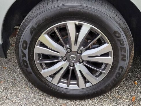 Used 2020 Nissan Pathfinder SV image 13