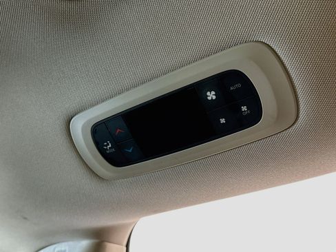 Used 2024 Chrysler Pacifica Touring-L FWD image 27