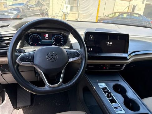 Used 2024 Volkswagen Atlas Cross Sport SE FWD image 6