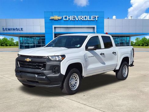 Used 2025 Chevrolet Colorado W/T RWD image 2