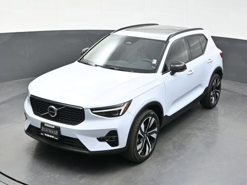 Used 2024 Volvo XC40 B5 Plus w/ Protection Package Premier AWD/4WD image 34