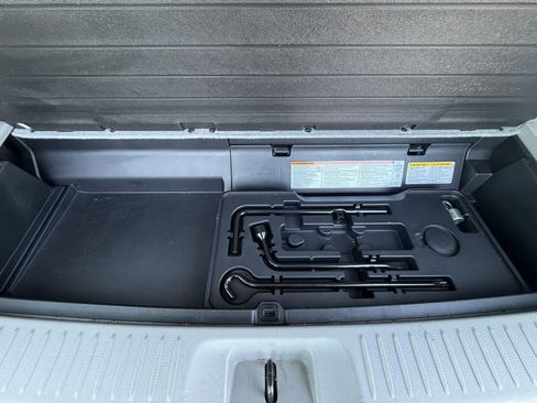 Used 2018 Toyota Highlander XLE AWD/4WD image 18