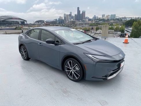 Used 2025 Toyota Prius XLE AWD/4WD image 33