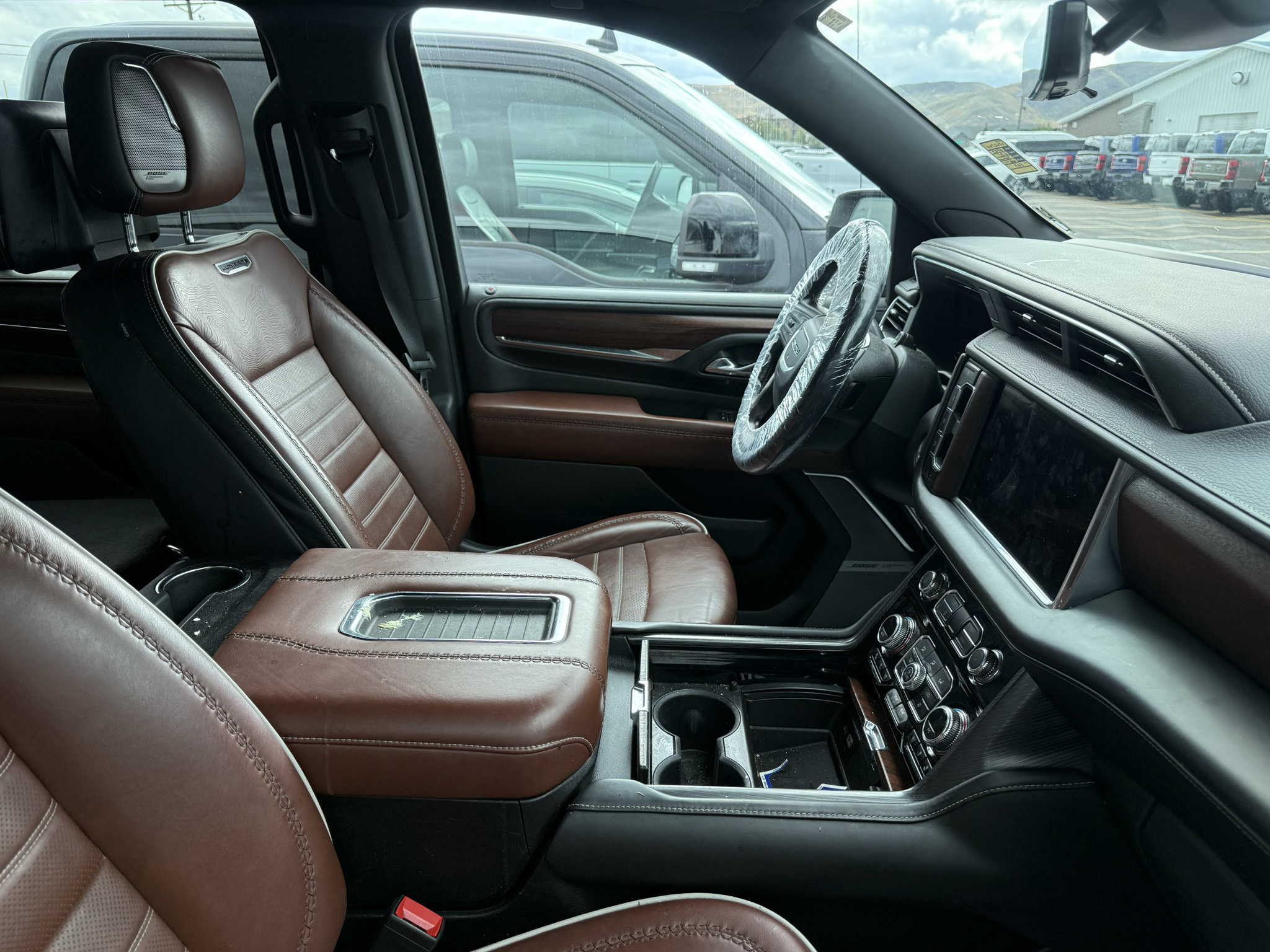 Used 2023 GMC Yukon Denali Ultimate AWD/4WD image 10