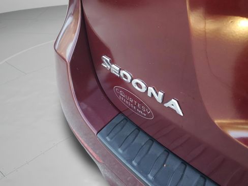 Used 2017 Kia Sedona LX w/ LX Essentials Premium Package image 9