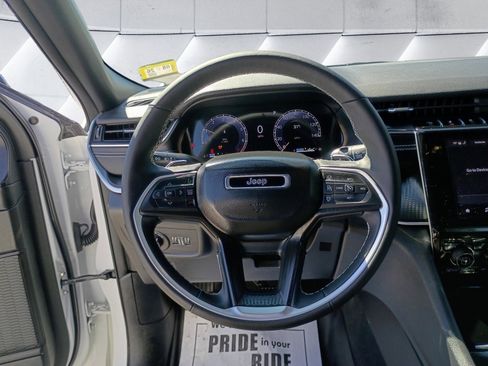 Certified 2025 Jeep Grand Cherokee Altitude image 13