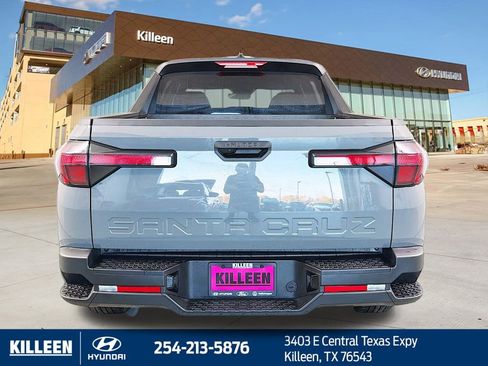 Used 2025 Hyundai Santa Cruz SE image 8
