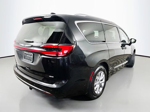 Used 2021 Chrysler Pacifica Touring-L AWD/4WD image 7