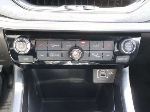 Used 2025 Jeep Compass Latitude w/ Sun & Sound Group image 27