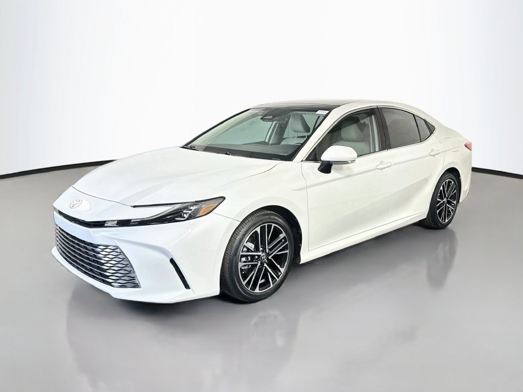 Used 2025 Toyota Camry XLE FWD image 4