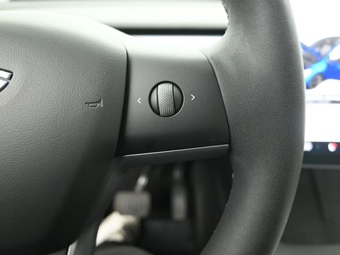 Used 2022 Tesla Model Y Long Range image 15