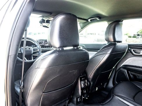 Used 2024 Jeep Compass Latitude w/ Altitude Special Edition image 28