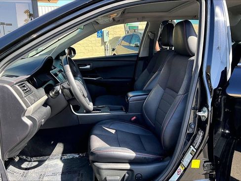 Used 2017 Toyota Camry SE w/ Moonroof Package FWD image 14