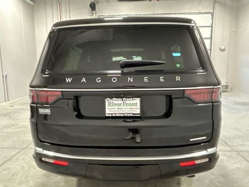 Used 2024 Jeep Wagoneer L Series II w/ Convenience Group I AWD/4WD image 7