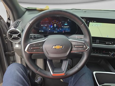 Used 2025 Chevrolet Equinox LT FWD image 29