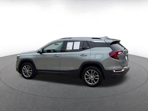 Used 2024 GMC Terrain SLT AWD/4WD image 10
