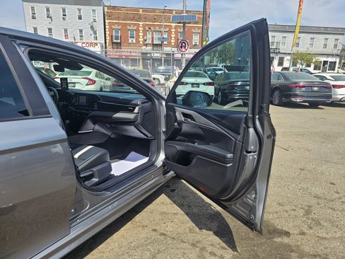 Used 2025 Toyota Camry SE w/ Convenience Package FWD image 11
