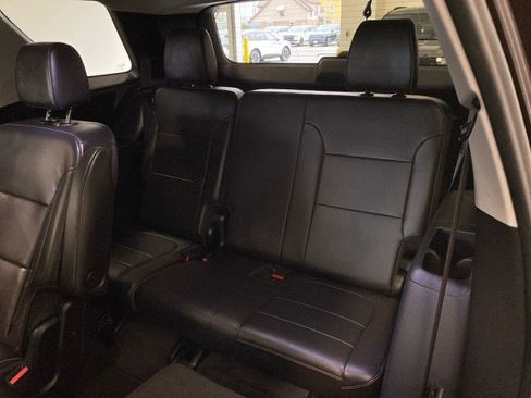 Used 2021 Chevrolet Traverse LT w/ LT Premium Package AWD/4WD image 11