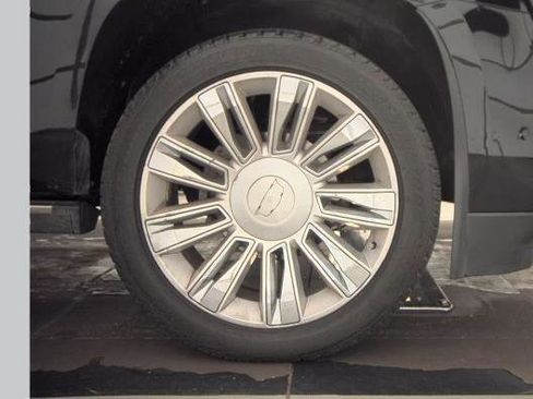Used 2017 Cadillac Escalade Platinum image 6
