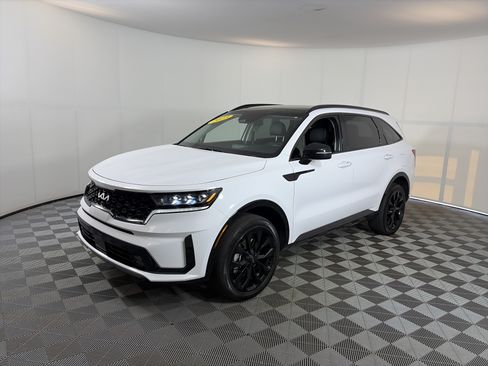 Used 2023 Kia Sorento SX AWD/4WD image 2