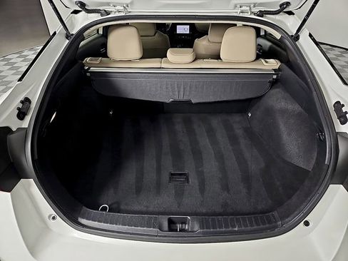 Used 2020 Toyota Prius LE image 28