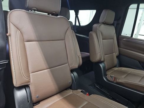 Used 2023 Chevrolet Suburban High Country image 16