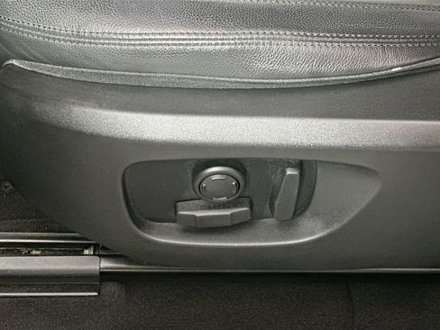 Used 2019 Land Rover Discovery Sport SE image 22