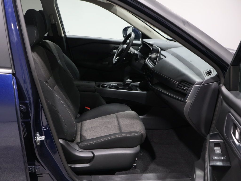 Used 2024 Nissan Rogue SV AWD/4WD image 25