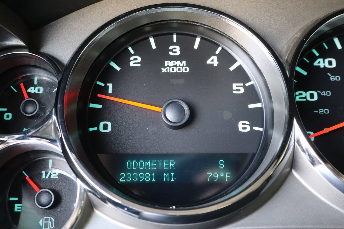 Used 2011 GMC Sierra 2500 SLE w/ Suspension Package, Off-Road AWD/4WD image 41