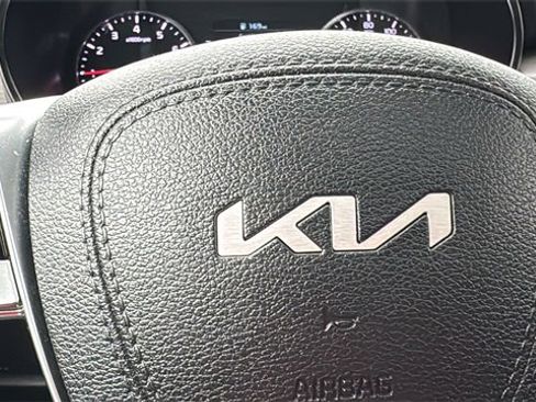 Used 2022 Kia Telluride EX w/ EX Premium Package image 19