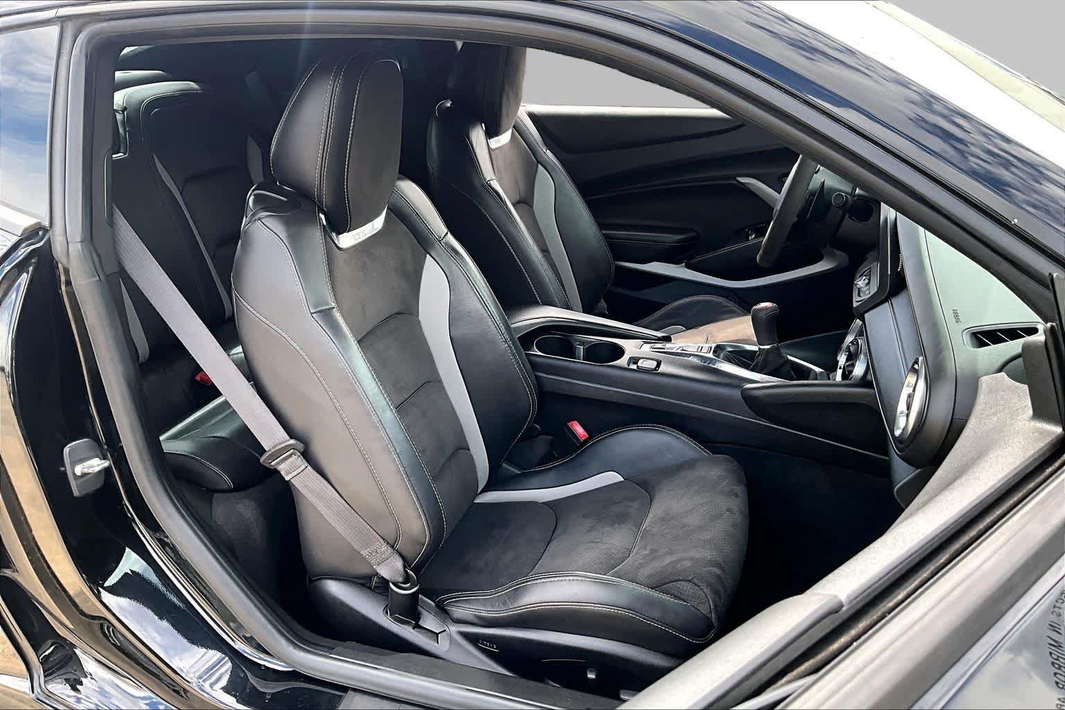 Used 2018 Chevrolet Camaro SS RWD image 9