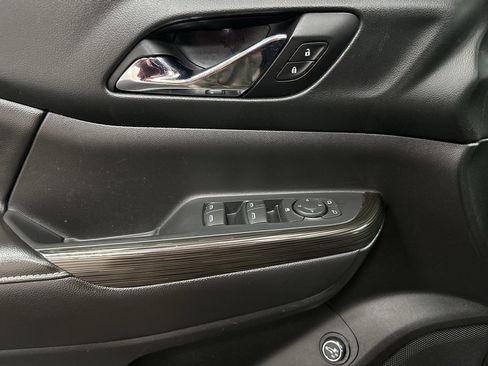 Used 2017 GMC Acadia SLT image 18