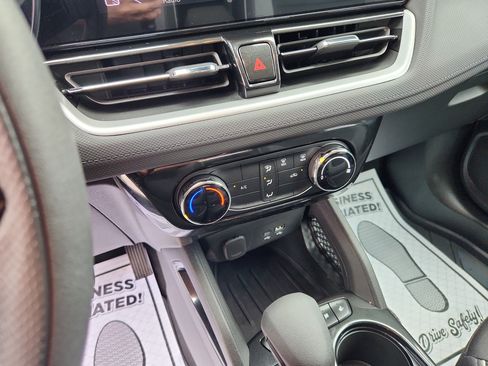 Used 2024 Chevrolet TrailBlazer LT w/ Driver Confidence Package image 31